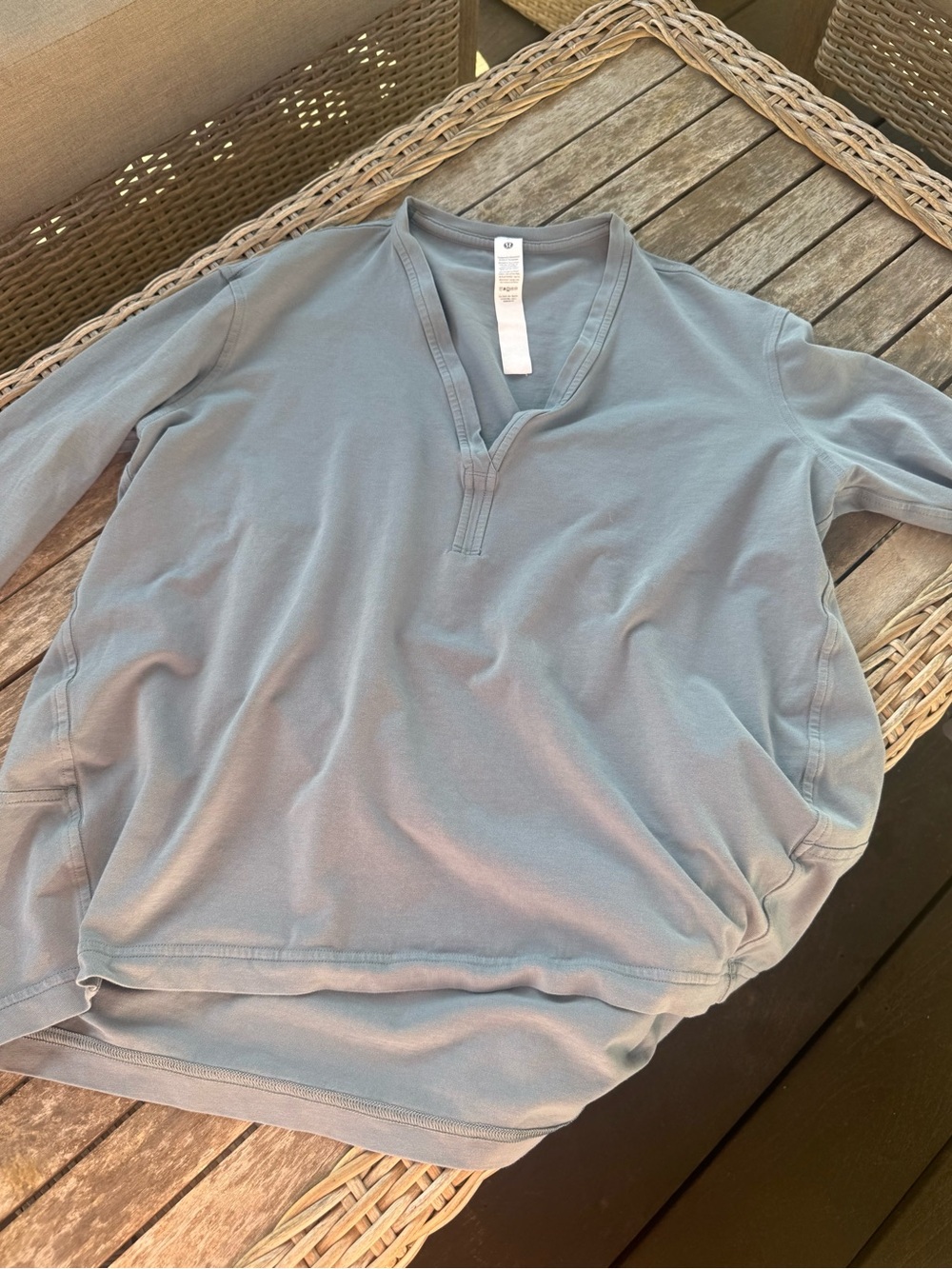 lululemon athletica back in action Long Sleeve V-Neck Tee in Utility  Blue